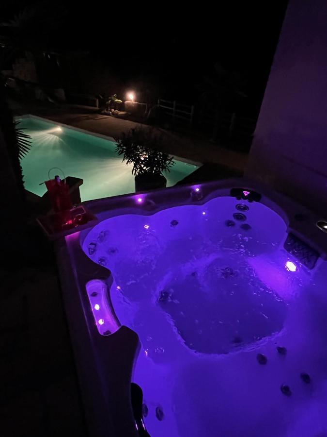 Chambre Au Calme Avec Spa Privatif Gratuit Sud Aveyron Les Palmiers Des Causses Saint-Rome-de-Tarn Luaran gambar